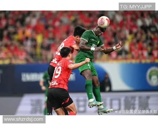 恒大再次夺冠！中超巅峰对决北京国安，胜负悬念引无数球迷狂热祈盼