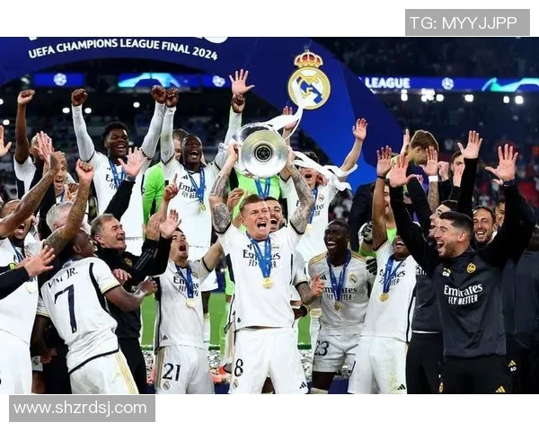 皇马完成逆转，绝杀功臣克罗斯赛后被队友拥抱