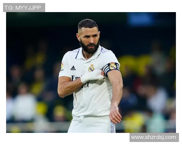 皇马宣布与球星本泽马续约至2023年，新合同年薪8000万欧元，开启传奇新篇章